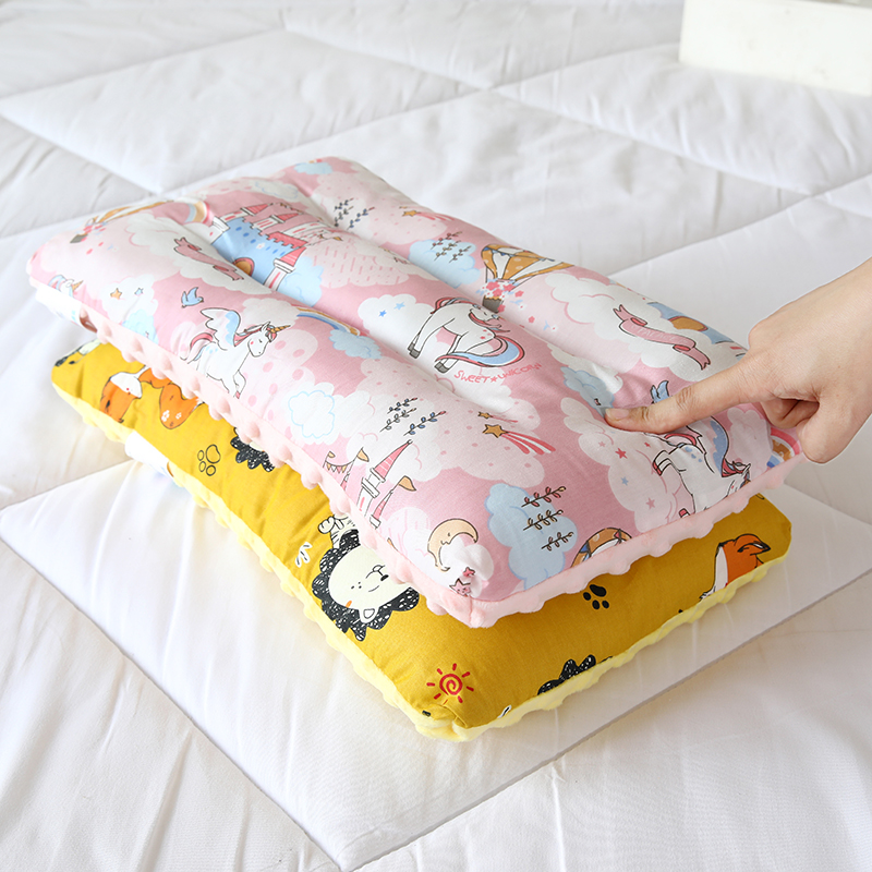 1 buah bantal nyaman berbahan  - Interior Design Concept ulasan dan harga